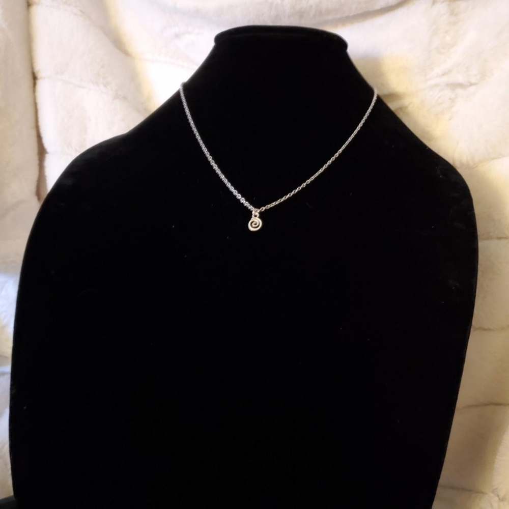 Tiny spiral swirl necklace - Picture 3 of 3